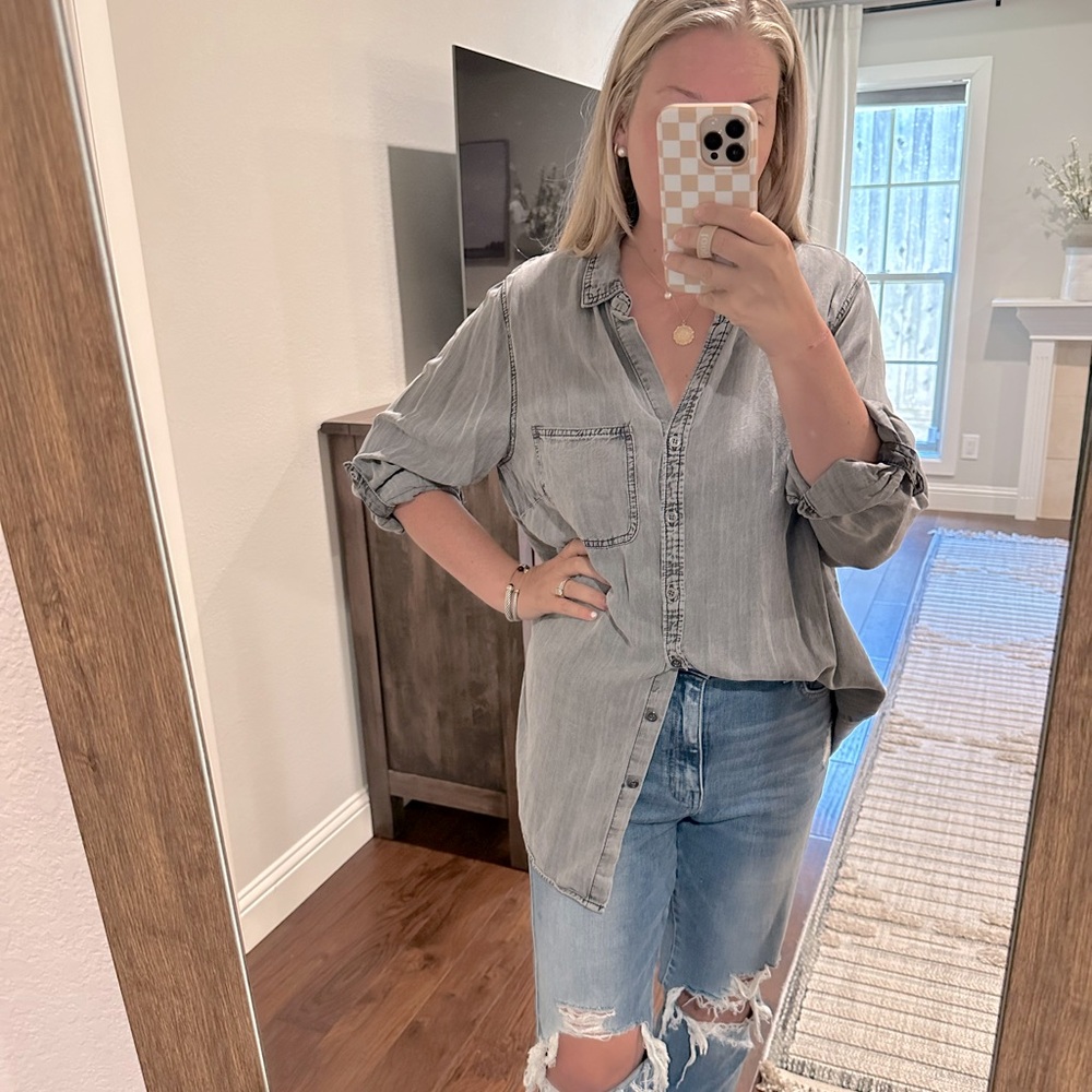 Velvet Heart Acid Washed Gray V-Neck Button Down Shirt Split Hem with Pocket
